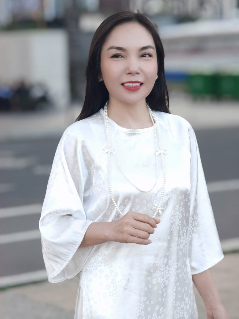 CEO Lăng Tuyền
